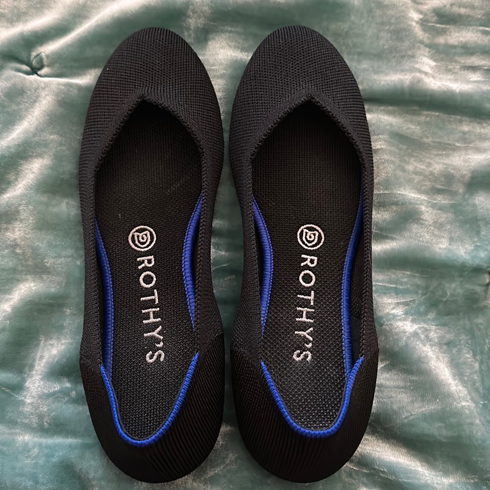 Authentic black flat Rothy’s. Excellent condition. Rarely worn.